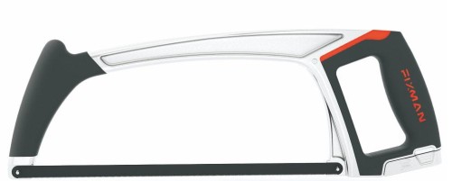 Piłka 300 mm z metaliczno-srebrnym pałąkiem, czarnym uchwytem stabilizującym, czarno-pomarańczową rączką oraz czarnym brzeszczotem.  W dolnej części rączki srebrne pokrętło naciągowe brzeszczotu.