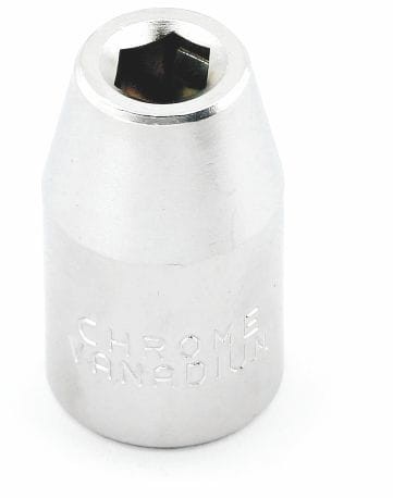 Adapter J0601 posiada srebrny korpus, u góry widoczne gniazdo osadcze bitów.